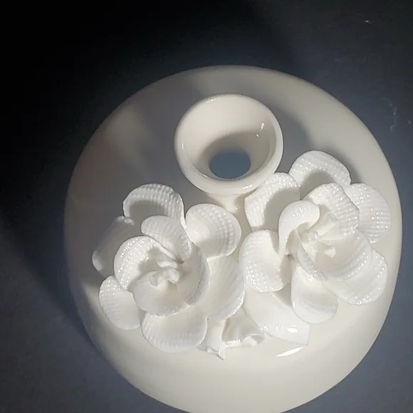 Elegant White Floral Vase - Picture 2 of 8